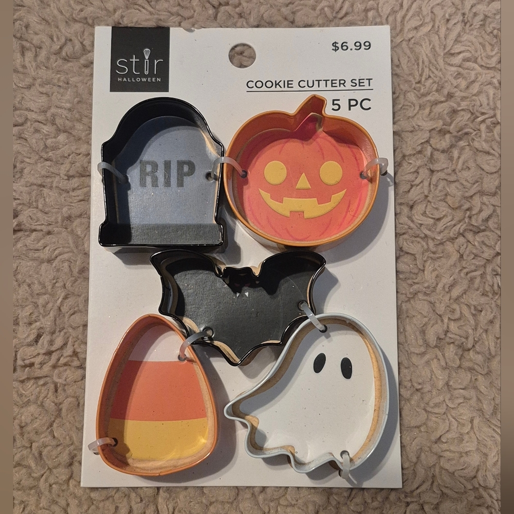 Black Coffin-Shaped Tray with Halloween Cookie Cutters NWT - Picture 4 of 10